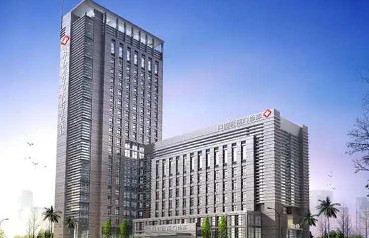 重庆医科大学附属口腔医院医生有哪些？医生信息+隆胸案例