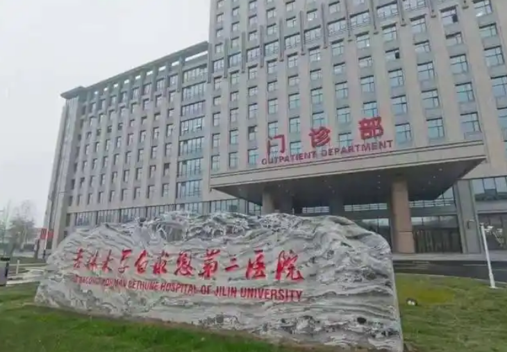 吉林大学第二医院医学美容科医生有哪些？隆胸医生资料&对比图分享|附变美细节