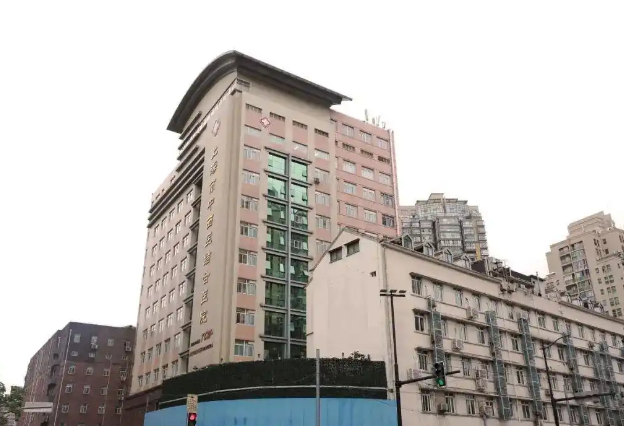 上海市中西医结合医院医疗美容科医生有哪些？眼部医生技术优势分析揭秘