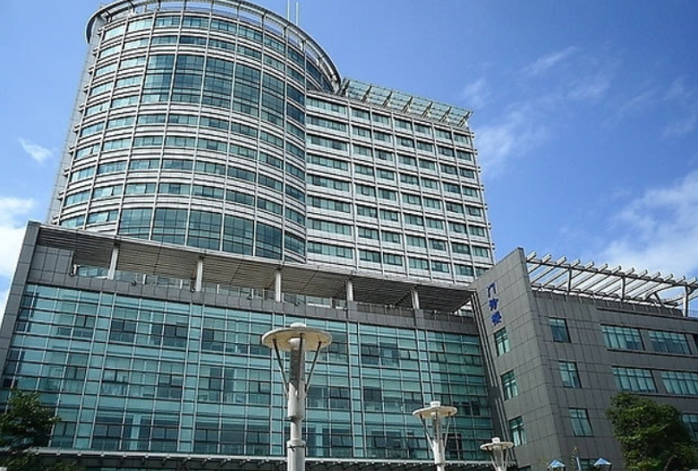深圳市宝安区人民医院美容整形和烧伤外科医生有哪些？隆鼻案例反馈来袭，技术优势揭秘！