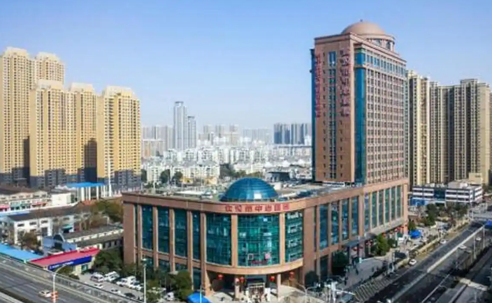 武汉市中心医院医学整形美容科医生有哪些？吸脂医生技术水平和简介解析！