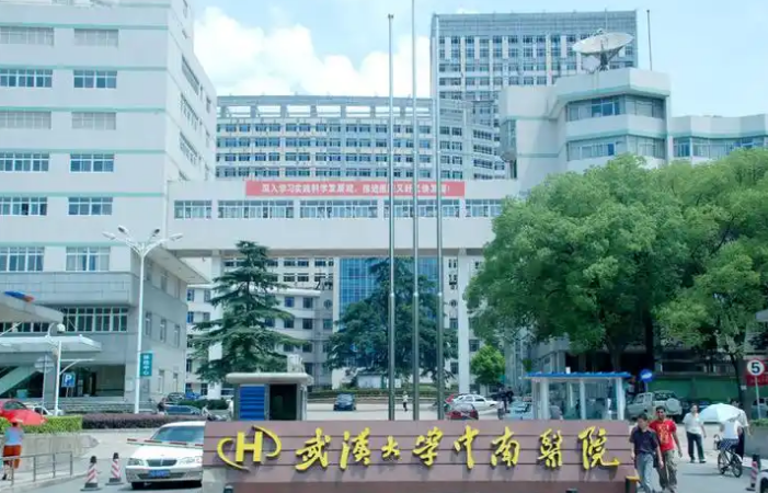 武汉大学中南医院整形美容外科医生有哪些？吸脂技术口碑点评、经典案例品鉴