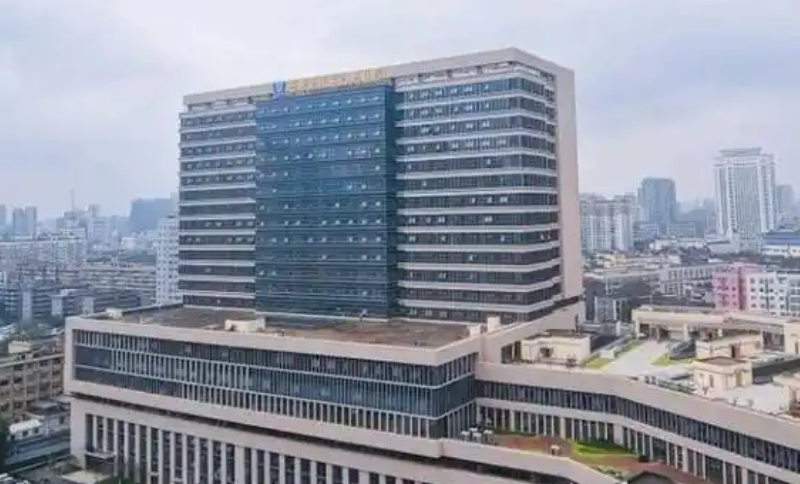 成都第三人民医院整形美容科医生有哪些？技术点评、隆胸案例以及医生简介奉上！