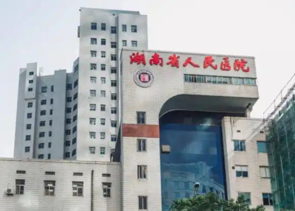 湖南人民医院整形科医生有哪些？医生口碑与隆鼻技术值得信赖