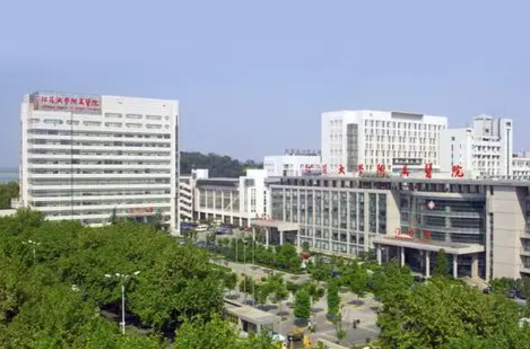 江苏大学附属医院整形美容科怎么样？热门隆鼻医生特长分析，等你来选~