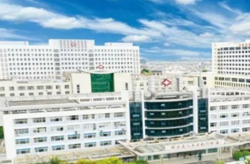 祥云县人民医院医疗美容科硅胶隆鼻多少钱？医疗资源好，专业的医生团队