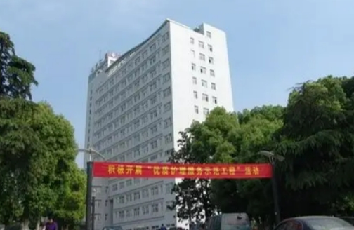 巢湖市第二人民医院美容整形科假体隆鼻多少钱？交通便利，医院环境优越
