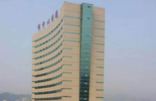 巴中市中心医院整形科隆鼻多少钱？技术水平高超，医院规模大