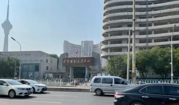 北京空军总医院去眼袋多少钱？热门项目\特色技术介绍！