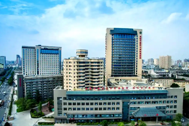 成都中医药大学附属医院整形科怎么样？鼻部医生简介/优势技术在线获取!