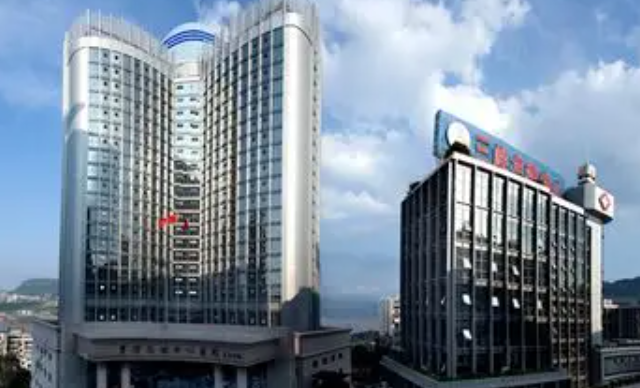重庆三峡中心医院整形科怎么样？医生详情、2026隆胸案例曝光
