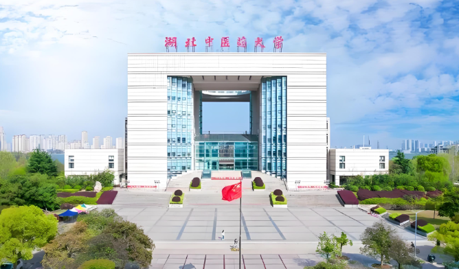 湖北中医药大学附属医院整形科怎么样？隆胸医生详情、2026价格表及案例曝光