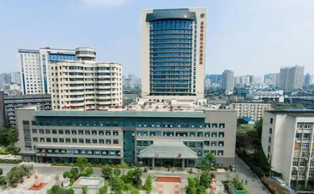 四川中医药高等专科学校附属医院整形科怎么样？隆胸医生资料&技术优势