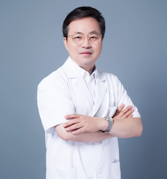 武汉下颌骨精雕名医哪里找？项昌峰医生审美在线技术硬，换头级变美不翻车