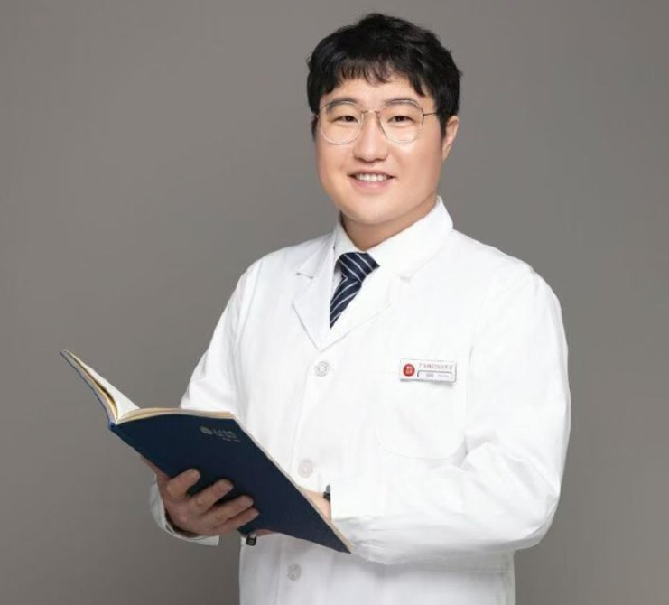 广州下颌骨塑形专业医生，找对医生打造流畅小V脸、柳超医生信息来了！