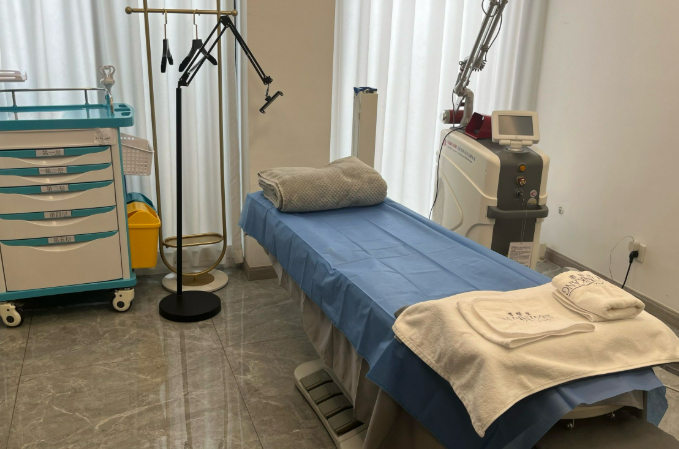 成都热拉提下颌缘提升医院正规吗？水晶唯罗纳、童颜博仕、萃颜堂，机构横评